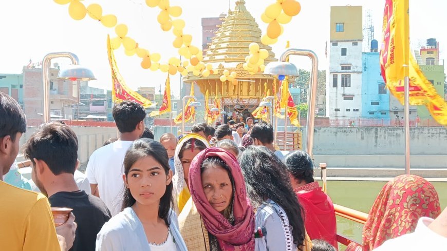 हर-हर महादेव से गूंजे शिवालय, मंदिरों में उमड़ी भीड़