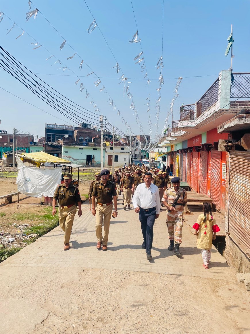 शासन प्रशासन ने फ्लैग मार्च कर सुरक्षा का कराया एहसास