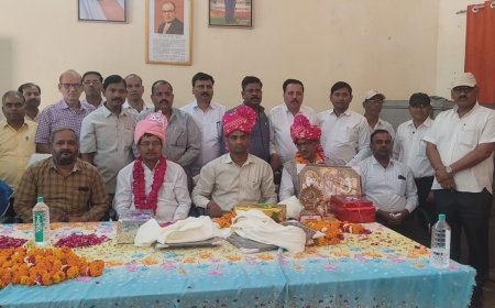 सेवा निवृत्त पर विदाई समारोह आयोजित कर किया गया सम्मानित