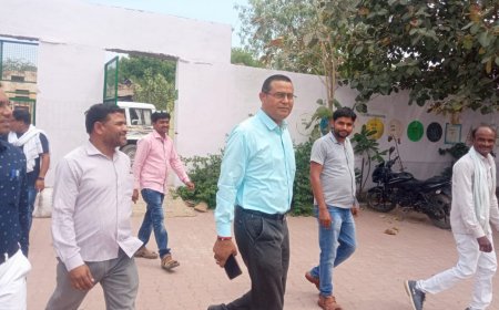 एस डी एम ने बूथों का किया निरीक्षण