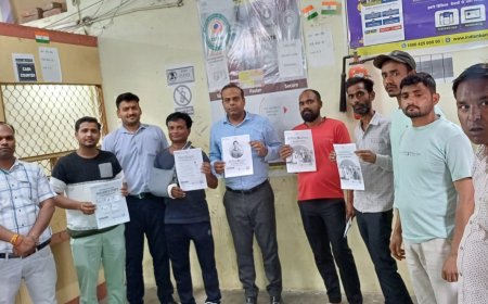 बैंक कर्मचारियों ने चलाया मतदाता जागरूकता अभियान