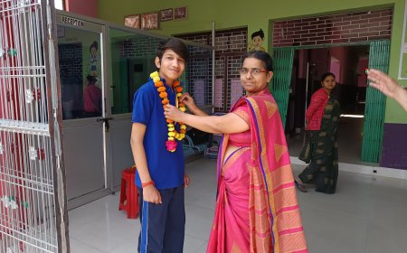 नागालैंड के सैनिक स्कूल में चयन होने पर स्कूल प्रशासन ने छात्र को किया सम्मानित