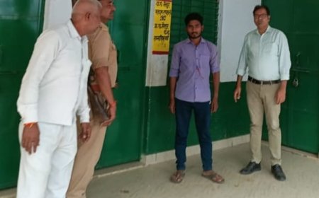 तहसीलदार ने पोलिंग बूथों का किया निरीक्षण