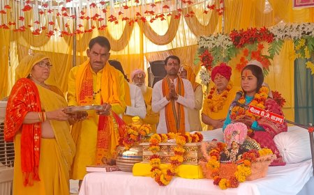 ग्राम हरदोई में चल रहे महा भागवत पुराण सप्ताह में उमड़ रही लोगों की भीड़