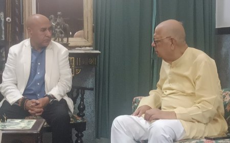 राजमाता ज्योत्सना मिश्र को श्रद्धांजलि देने पँहुचे डॉ परमेन्द्र सिंह राजा अयोध्या से की मुलाकात*