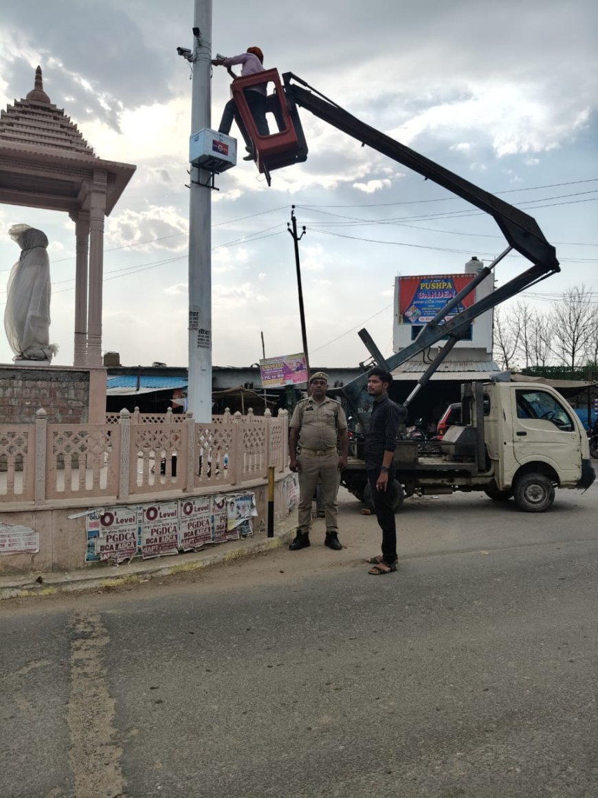 कोंच नगर के दो प्रमुख चौराहो पर लगाये गए सी सी टी वी कैमरे