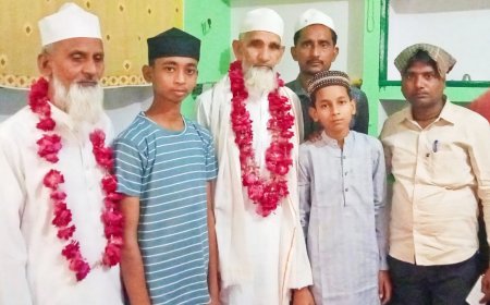 हज यात्रिओ को फूलमाला पहनाकर किया रवाना