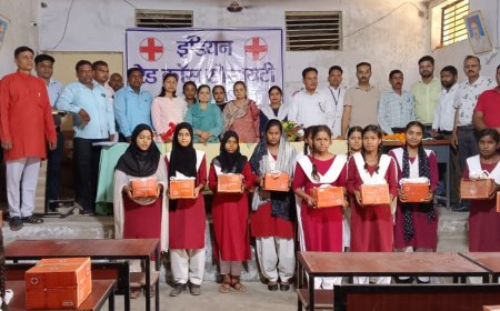 इंडियन रेड क्रॉस सोसाइटी अयोध्या एवं समर्पण उत्थान सोसायटी (उ0 प्र0) के संयुक्त तत्वाधान में राजकीय बालिका इंटर कॉलेज में हुआ भव्य कार्यक्रम