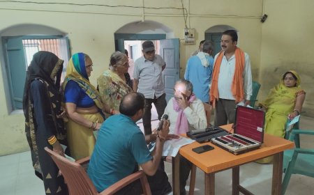 बड़ामील में निशुल्क नेत्र शिविर में विशेषज्ञों द्वारा देखे गए 70 मरीज