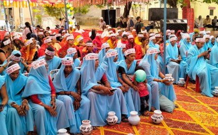 जल संरक्षण जागरूकता जन चैपाल में सहभागिता कर मंडलायुक्त ने बढ़ाया जल सहेलियों का हौसला।