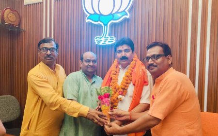 पालिका अध्यक्षी का एक बर्ष पूर्ण होने पर लोगों ने दी बधाई