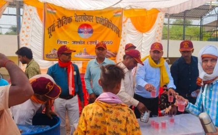 पूर्व सैनिकों के द्वारा भीषण गर्मी में राहगीरों को पिलाया शरबत