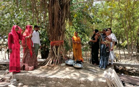 सुहागिनों ने वट वृक्ष की पूजा कर मांगा अखंड़ सौभाग्य