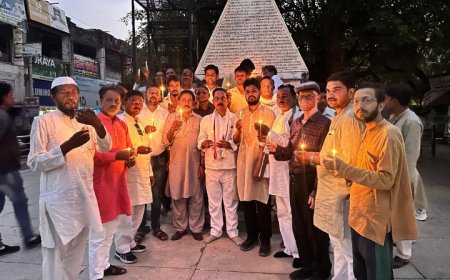 कांग्रेस ने कैंडिल मार्च निकाल कर ट्रेन हादसे के मृतकों को दी श्रृद्धांजलि