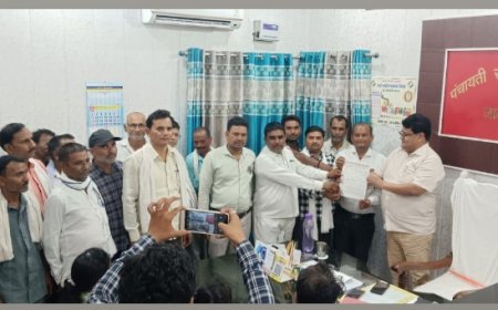 ग्रामीण सफाई कर्मचारी संघ ने विभिन्न मांगों को लेकर डीपीआरओ को सौपा ज्ञापन