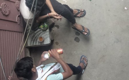 शराब के ठेकों को अन्यत्र स्थान्तरित किये जाने की एस डी एम से की मांग