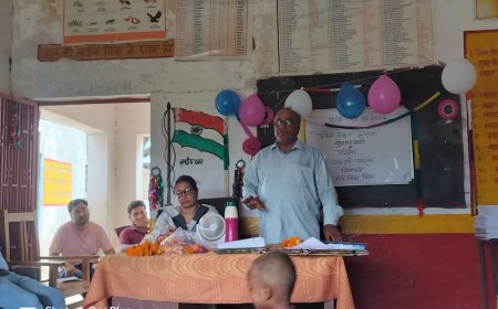 स्कूल में फूलमालाए पहनाकर बच्चों को किया स्वागत