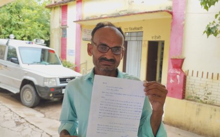 पालिका की लापरवाही - नाला की सफाई न होने से मुहल्ले में भर रहा पानी