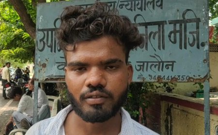 मकान के अंदर भर रहा आम रास्ते का पानी कभी भी घट सकती है अप्रिय घटना