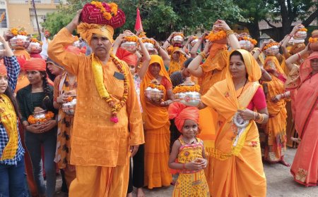 ग्राम पडरी में आयोजित श्रीमद्भागवत कथा की निकाली गई भव्य कलश यात्रा