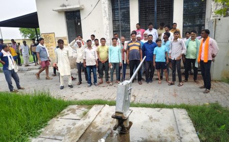 बिजली समस्या से गुस्साये किसानों ने विजली घर मे की तालाबंदी