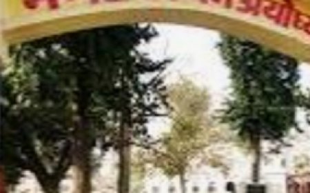 पार्किंग की नही है कोई व्यवस्था ,बेसुध है नगर निगम और जिला प्रशासन