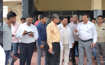 जिलाधिकारी ने जिला अस्पताल का किया औचक निरीक्षण