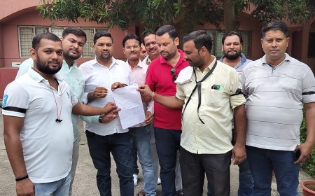 भारत समाचार के पत्रकार की गिरफ्तारी को लेकर औरैया जनपद के पत्रकारों में भारी आक्रोश