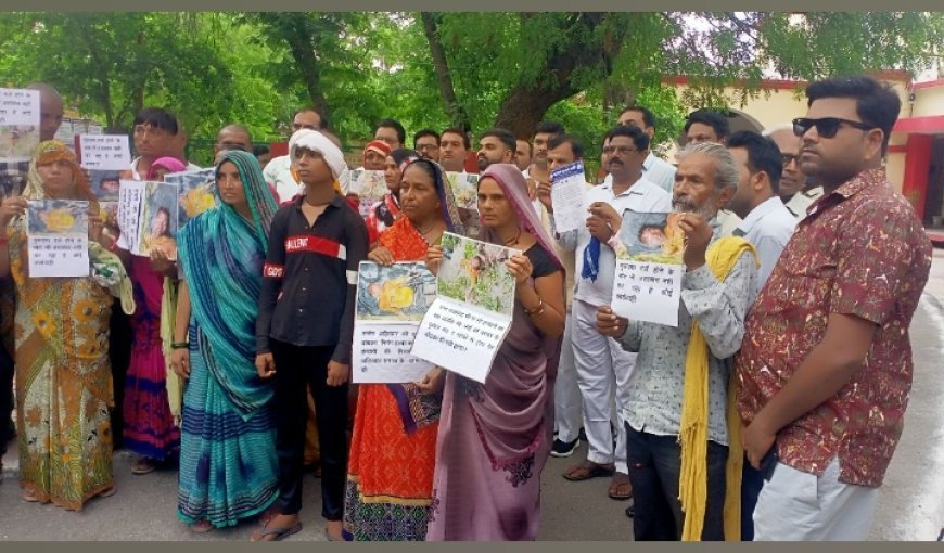 मृतक संतोष कुमार के हत्यारों की गिरफ्तारी की मांग को लेकर सौपा ज्ञापन