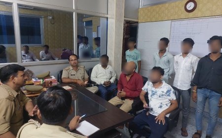 नाबालिक बच्चों को वाहन न चलाने की दी हिदायत व यातायात नियमों की जानकारी देकर किया जागरूक