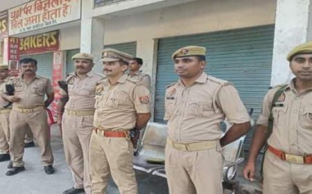 दुष्कर्म पीड़िता के गांव से लेकर अस्पताल तक पुलिस का कड़ा पहरा , जगह-जगह पुलिस के साथ लगाई गई है पीएसी