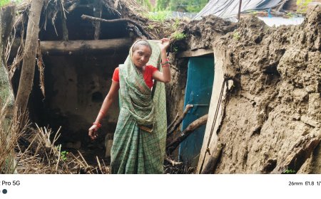 ग्राम छिरिया सलेमपुर में कुदरत का कहर: गरीब परिवार बेघर