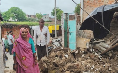 बारिश ने उजाड़ा गरीब का आशियाना गृहस्थी का सामान हुआ क्षतिग्रस्त