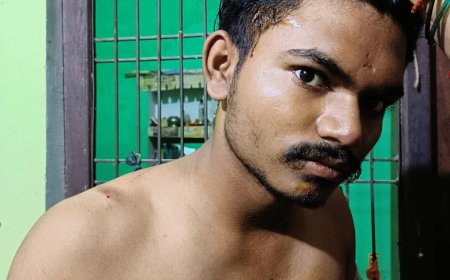 बाजार जा रहे मोटर साइकिल सवार को लोहे की रॉडों से पीटा