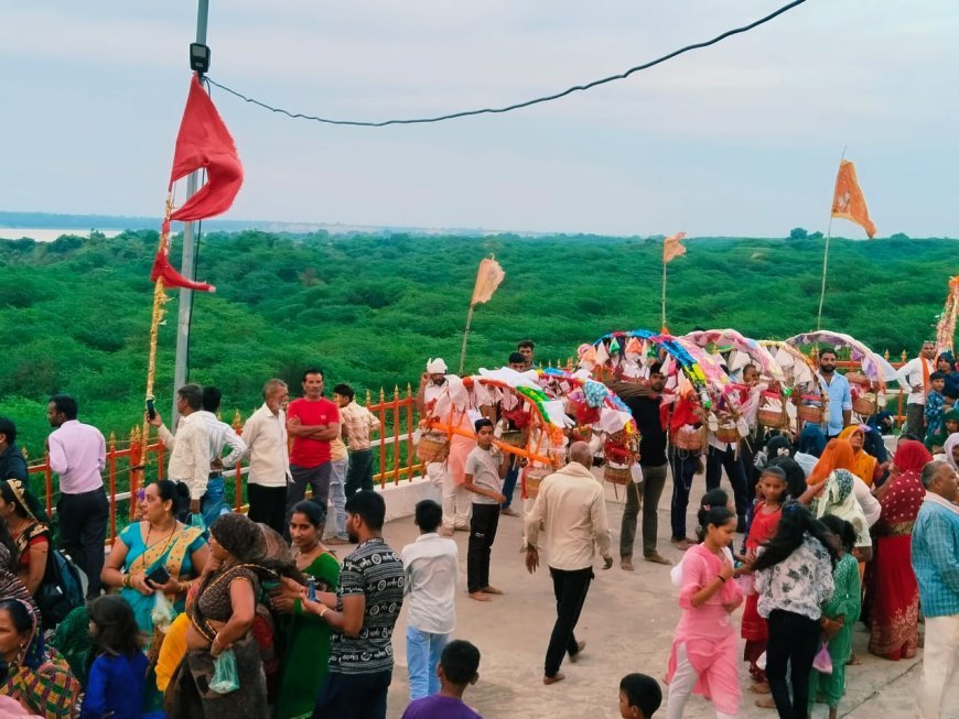 पंचनद धाम तीर्थ क्षेत्र के शिवालयों में सुबह से ही श्रद्घालुओं और कांवड़ियों की लगी भारी भीड़