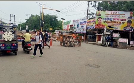 मुख्यालय के महत्वपूर्ण शहीद भगतसिंह चौराहे की यातायात ब्यवस्था संभाल रहे चंद होमगार्ड