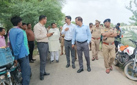 बाढ़ प्रभावित ग्रामों का डीएम, एसपी तथा जिला पंचायत अध्यक्ष ने घूम-घूमकर लिया जायजा