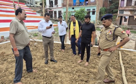 बुढ़वा मंगल के आयोजन की तैयारियों का जिलाधिकारी और पुलिस अधीक्षक ने लिया जायजा