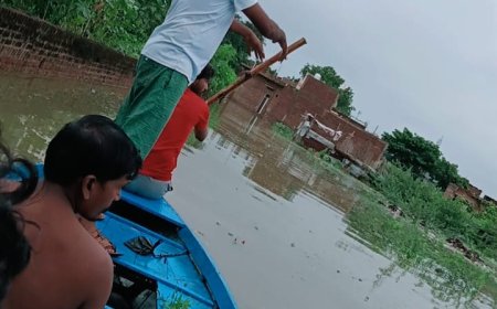 सभासद महेंद्र कुशवाहा ने बाढ़ पीड़ितों को घूम-घूम कर पहुंचाई मदद