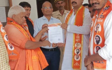 शिवसेना ने मुख्यमंत्री के नाम संबोधित ज्ञापन नगर मजिस्ट्रेट को सौपा