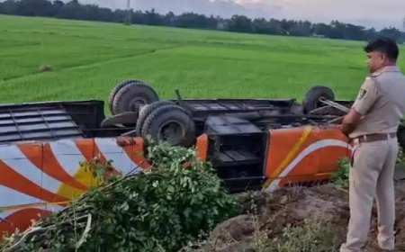 तीर्थ यात्रा करने गए श्रद्धालुओं की बस छत्तीसगढ़ में पलटी, 4 श्रद्धालुओ की मौत