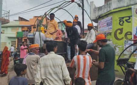लाला हरदौल मन्दिर समिति ने कन्या भोज कराकर किया प्रसाद वितरित