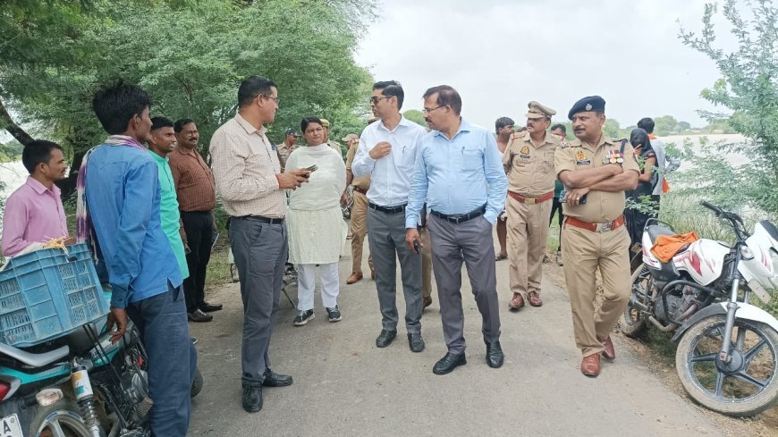 बाढ़ प्रभावित ग्रामों का डीएम, एसपी तथा जिला पंचायत अध्यक्ष ने घूम-घूमकर लिया जायजा