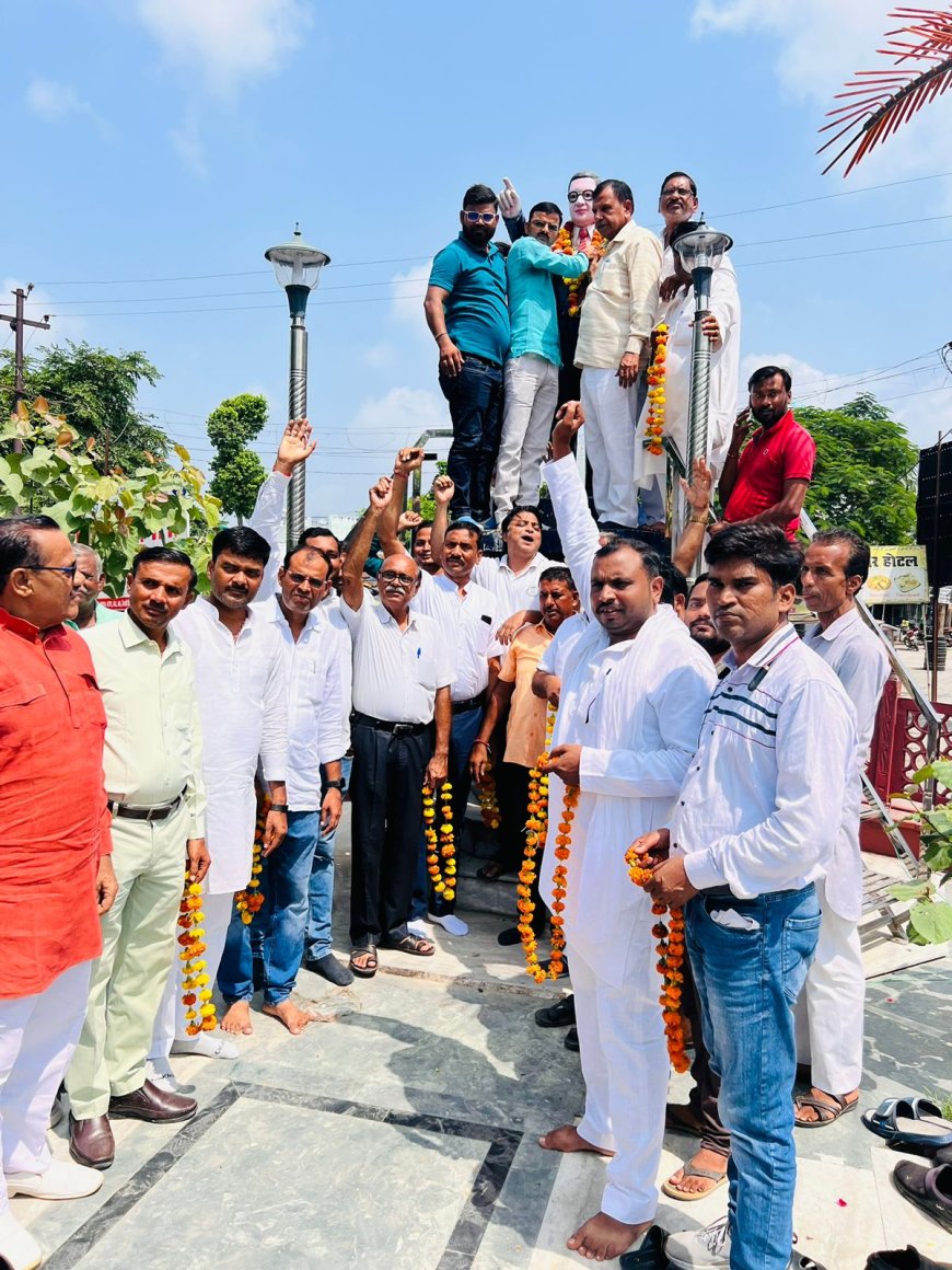 बसपा से झाँसी मंडल प्रभारी बनाये गए मानवेन्द्र निरंजन