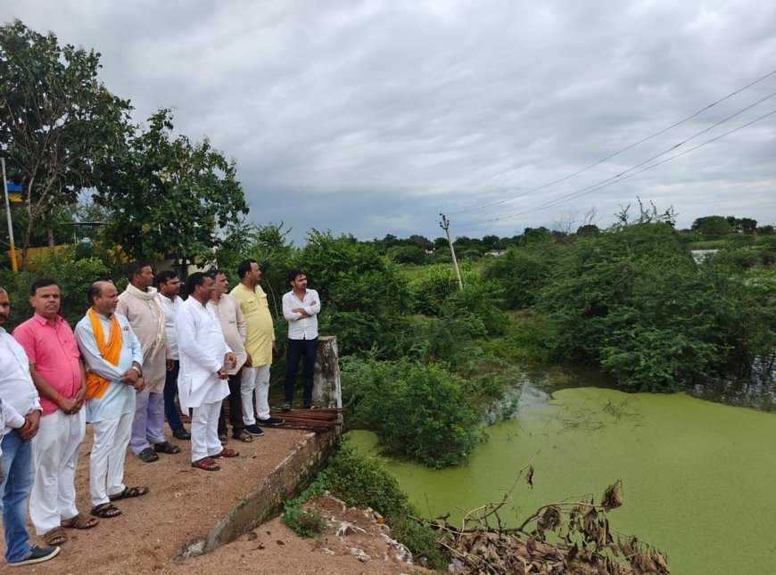 जल निकासी न होने से खेत बने तालाब,किसानो की बढी चिंता