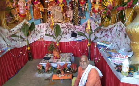 बीकापुर तहसील क्षेत्र के चरावां बाजार में दुर्गा पूजा की धूम