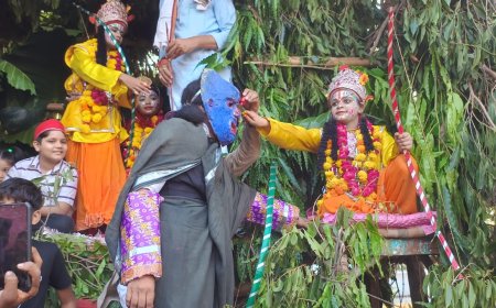 गढी के मैदान में संपन्न हुए मारीच बध मेले में उमड़ी हजारों की भीड़