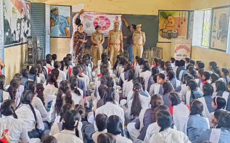 मिशन शक्ति अभियान के तहत बालिकाओं को दी गईं हेल्प लाइन नम्बरों की जानकारी