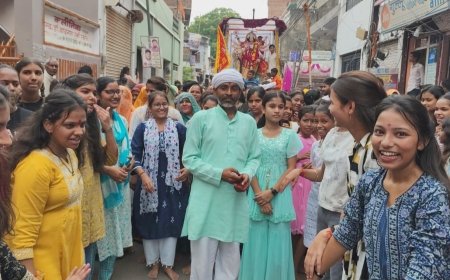 गाजे बाजे के साथ बड़े ही धूमधाम से निकली दैवीय प्रतिमाओं की सामूहिक बिसर्जन शोभा यात्रा