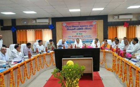 सांसद गोंडा केंद्रीय राज्यमंत्री ने विकास कार्यों एवं जनकल्याणकारी योजनाओं की समीक्षा कर दिए आवश्यकता दिशा निर्देश